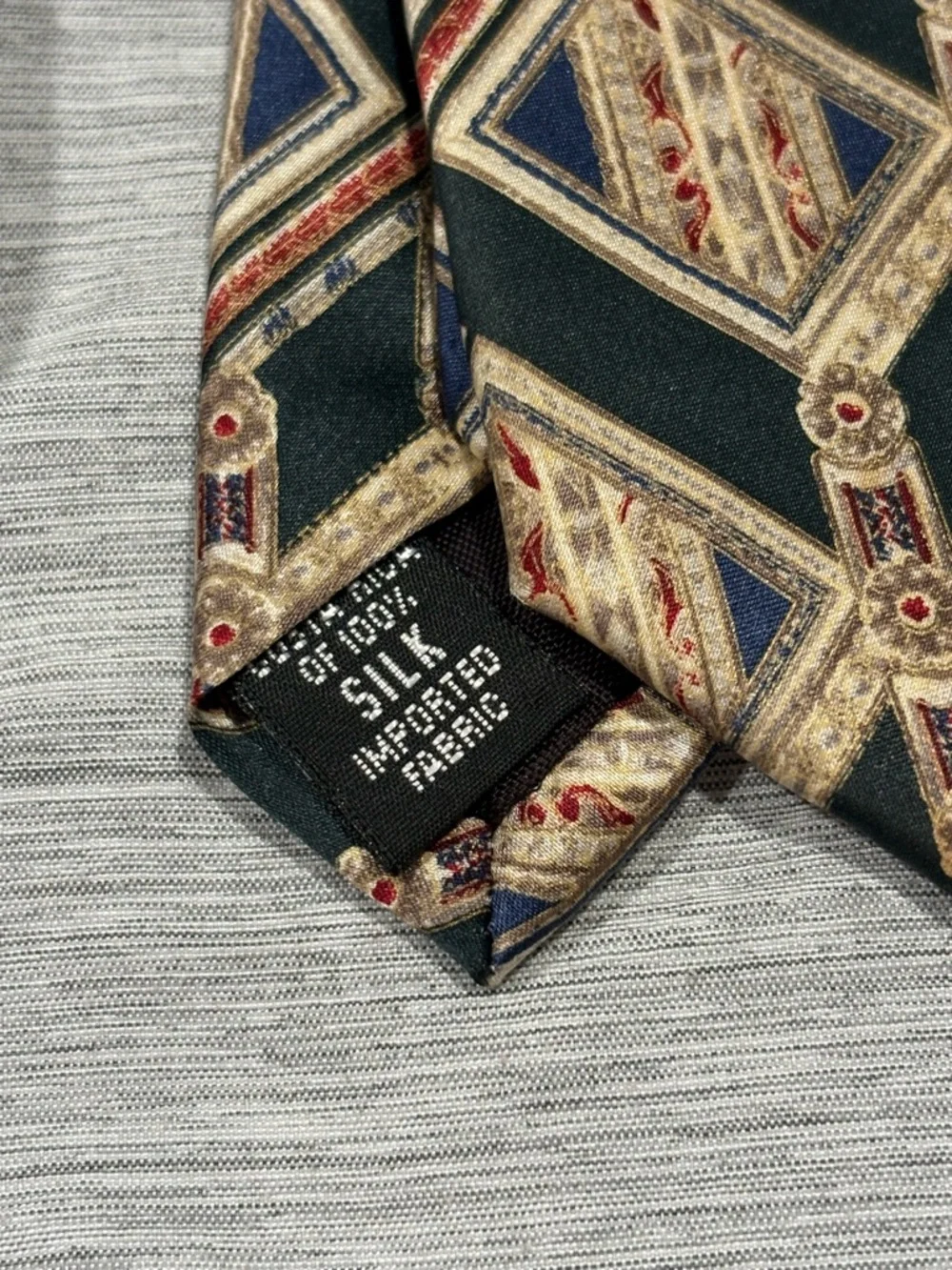 bill blass Green and Gold Geometric Pattern Silk Tie